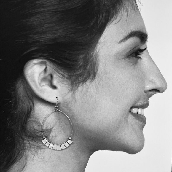 "Kathy" NEW Gold Dangle Drop Teardrop Fashion Earrings - Picture 3 of 3